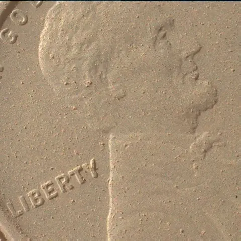 Sol 4500: Mars Hand Lens Imager (MAHLI)