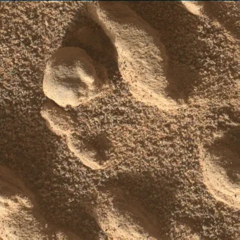 Sol 4536: Mars Hand Lens Imager (MAHLI)