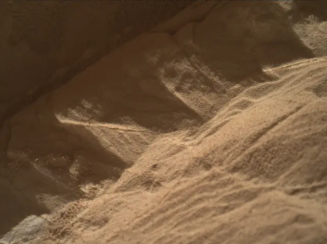 Sol 4543: Mars Hand Lens Imager (MAHLI)