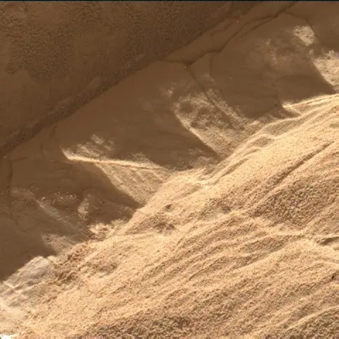 Sol 4543: Mars Hand Lens Imager (MAHLI)