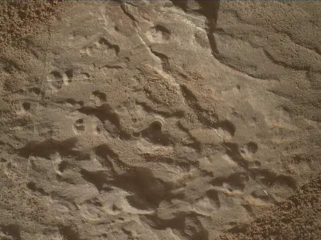 Sol 4590: Mars Hand Lens Imager (MAHLI)