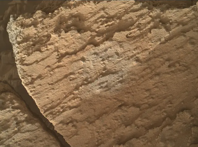 Sol 4593: Mars Hand Lens Imager (MAHLI)