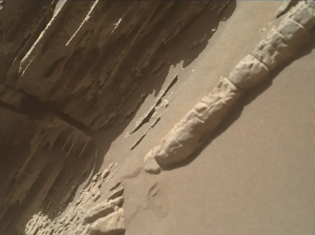 Sol 4593: Mars Hand Lens Imager (MAHLI)