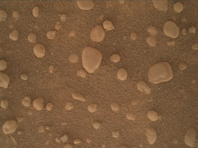 Sol 4600: Mars Hand Lens Imager (MAHLI)