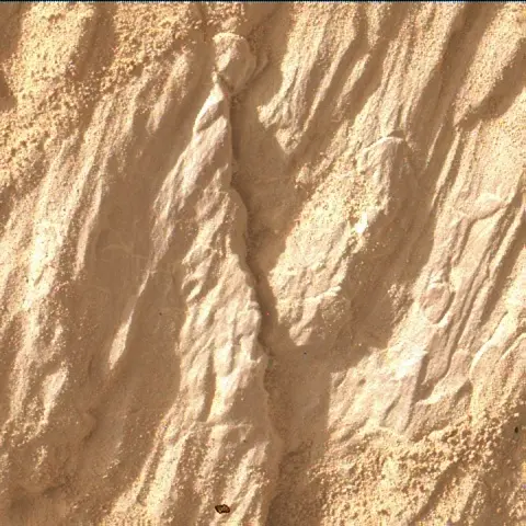 Sol 4663: Mars Hand Lens Imager (MAHLI)