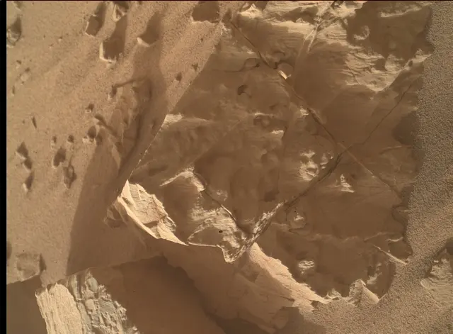 Sol 4679: Mars Hand Lens Imager (MAHLI)