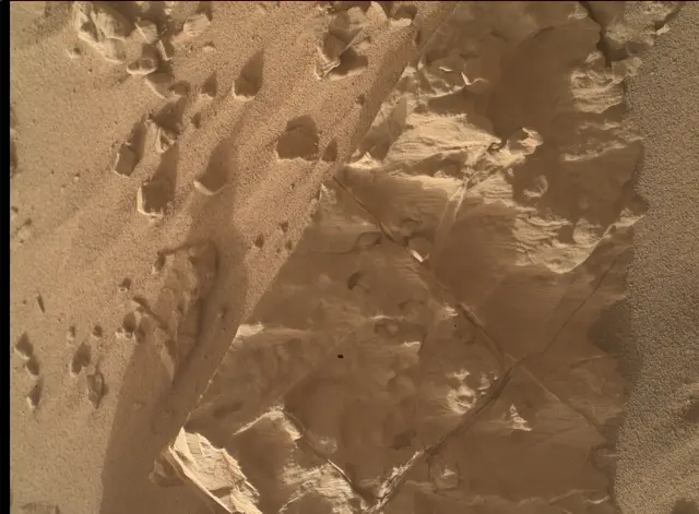 Sol 4679: Mars Hand Lens Imager (MAHLI)