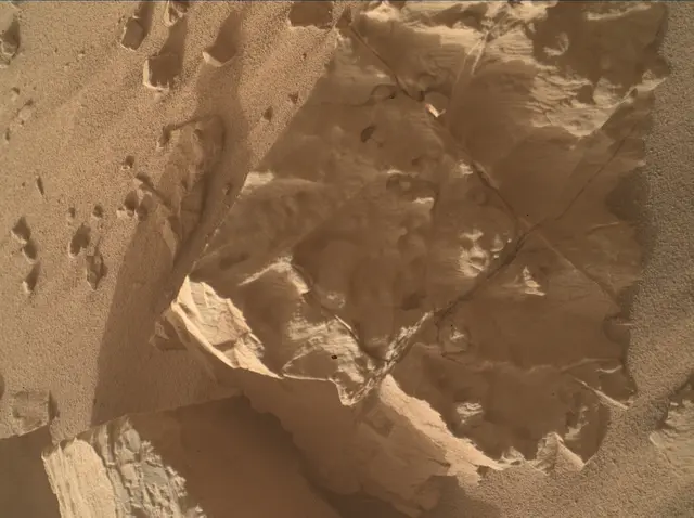 Sol 4679: Mars Hand Lens Imager (MAHLI)