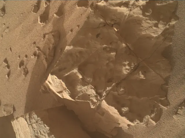 Sol 4680: Mars Hand Lens Imager (MAHLI)