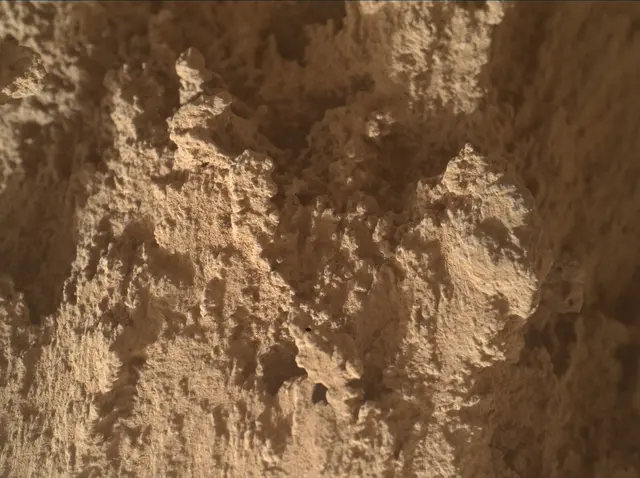 Sol 4860: Mars Hand Lens Imager (MAHLI)