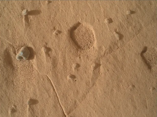 Sol 4989: Mars Hand Lens Imager (MAHLI)